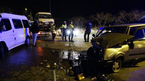 Ordu'da otomobil ile minibüs çarpıştı
