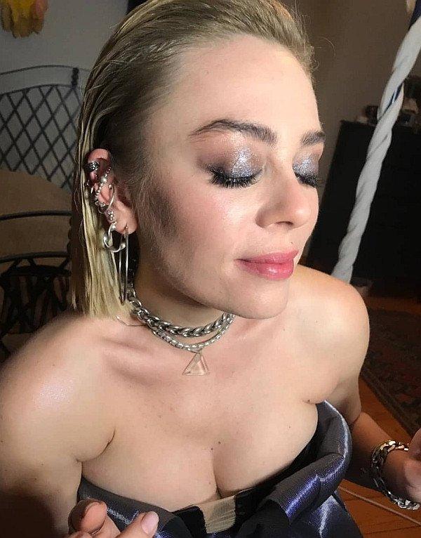 Demet Evgar'dan teşekkür pozları