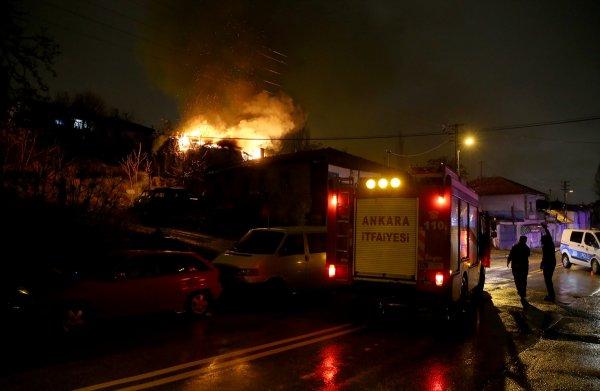Ankara'da 3 ev kundaklandı