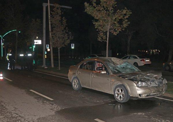 Otomobilin çarptığı bisikletli metrelerce sürüklendi