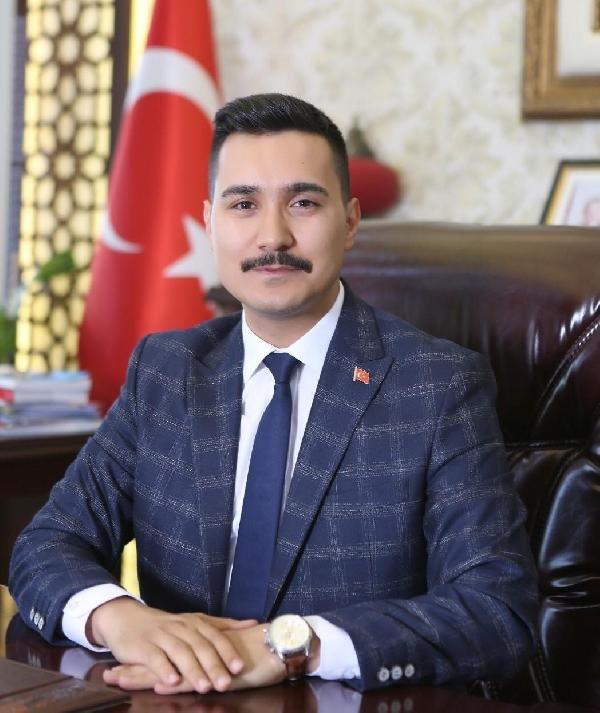 Direksiyon başında vurulan sürücü, kaymakam aracına çarptı