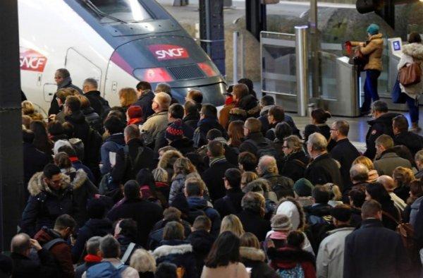 Fransa’daki büyük grev günlük hayatı felç etti