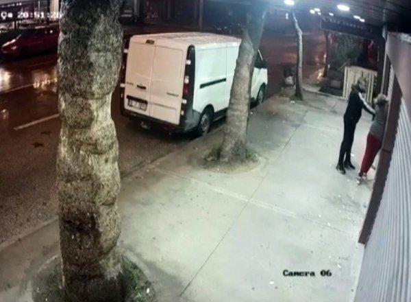 Bursa'da kız arkadaşına saldıran erkek kamerada
