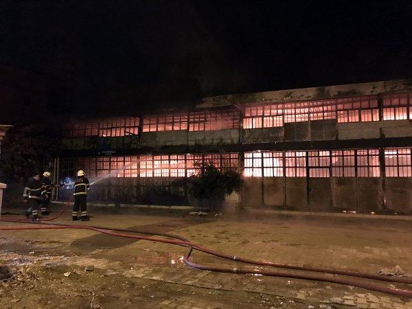 Hatay'da 5 iş yeri yandı