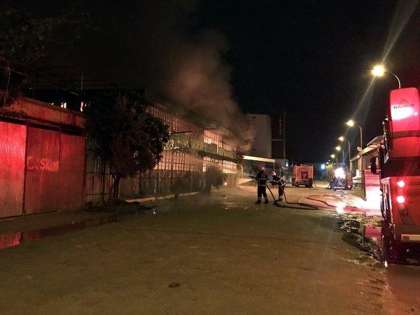 Hatay'da 5 iş yeri yandı