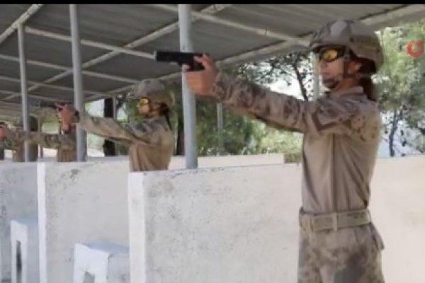 Foça'da kadın komando astsubaylarının zorlu eğitimi