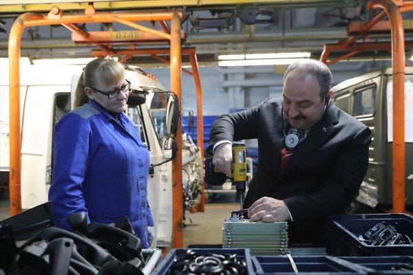Gece gündüz demeden çalışan bakan: Mustafa Varank