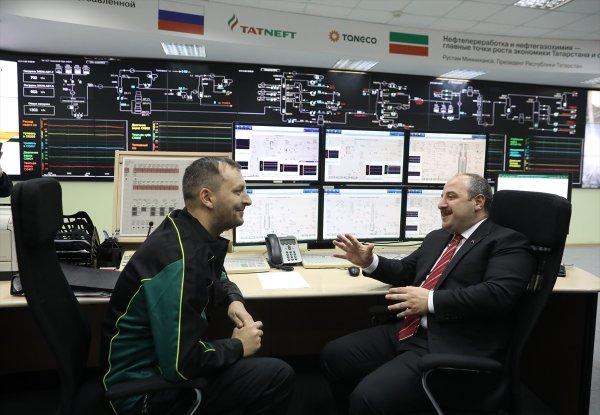 Gece gündüz demeden çalışan bakan: Mustafa Varank