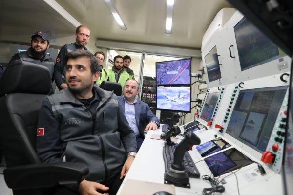 Gece gündüz demeden çalışan bakan: Mustafa Varank