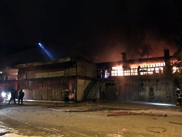 Hatay'da 5 iş yeri yandı
