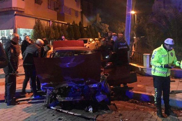 Manisa'da polis uygulamasından kaçan araç kaza yaptı