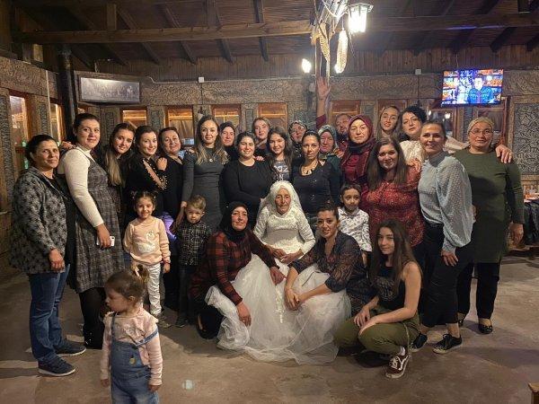 Döndü ninenin 70 yıllık gelinlik hayali gerçek oldu