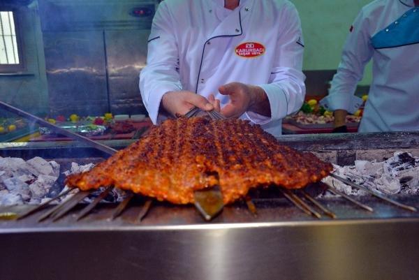 Adana'nın yeni keşfi: Açma kebap
