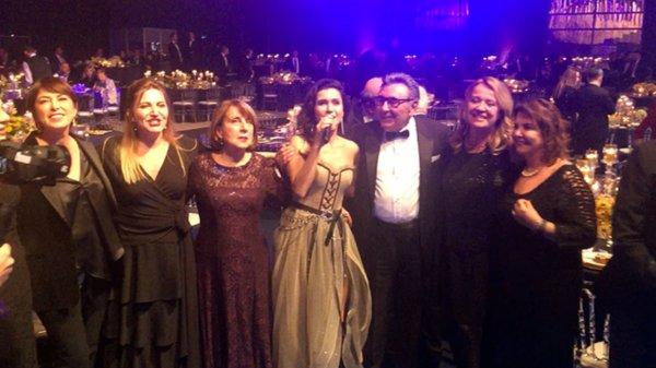 Aydın Doğan, Şevval Sam ile Kelkit Türküsü'nü söyledi