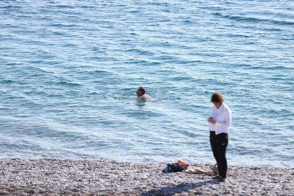 Antalya'da aralıkta denize girdiler