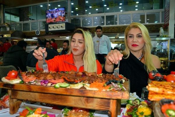 Adana'nın yeni keşfi: Açma kebap