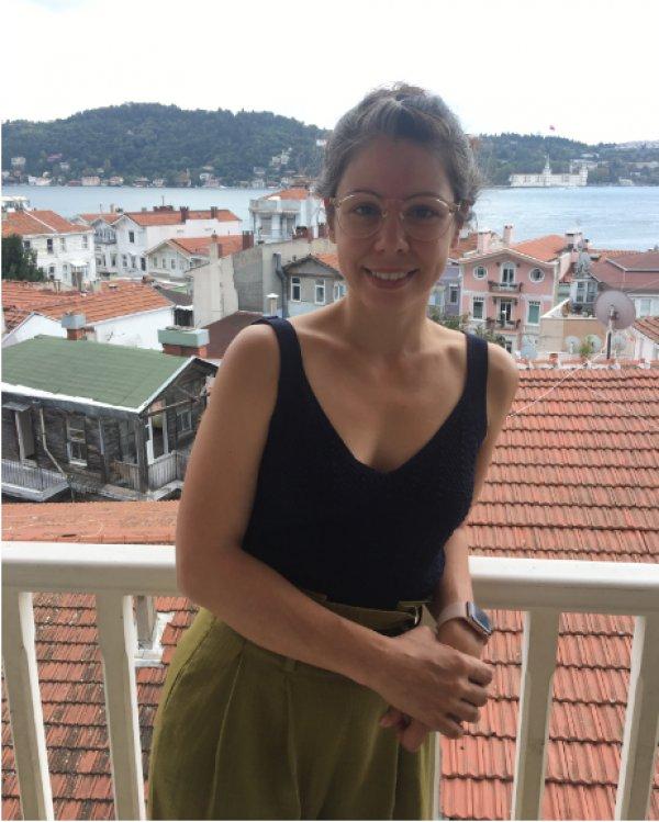 Meryem Gültabak ile yeni kitabı İnsan Boşluktan İbaret’i konuştuk