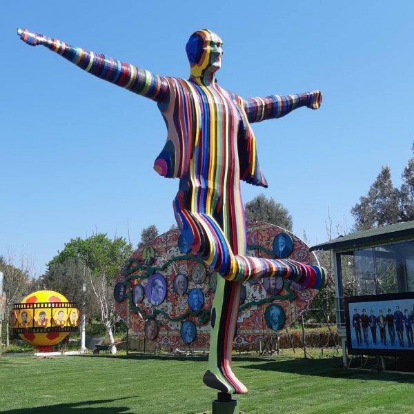 İzmir'e yeni bir Atatürk heykeli yapıldı