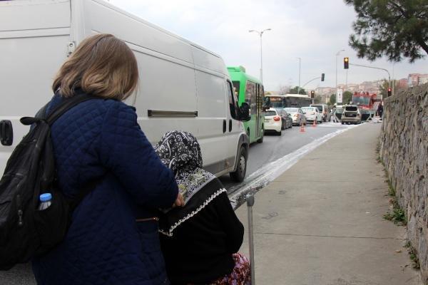 Yanan araçtan canını hiçe sayıp kayınvalidesini kurtardı