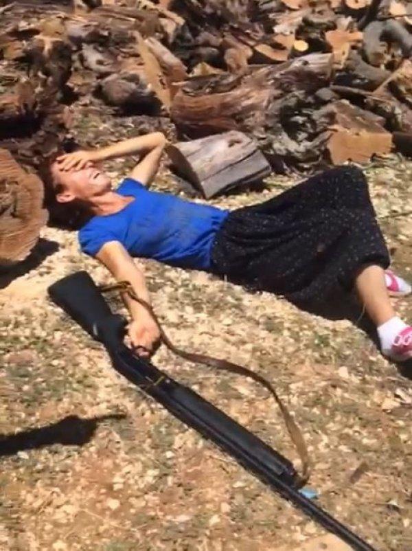 Av tüfeğiyle ateş eden kadının tehlikeli anları