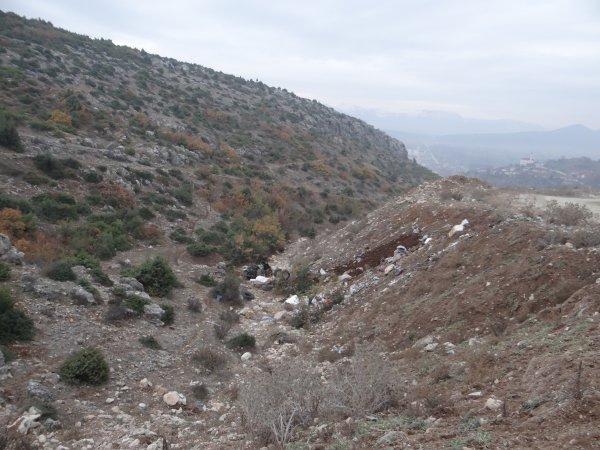 Bilecik'te traktör 20 metrelik şarampole uçtu: 2 yaralı