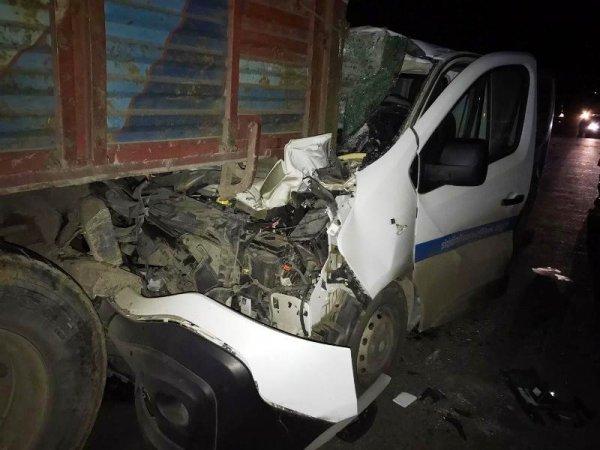 Kütahya'da otomobil tıra arkadan çarptı