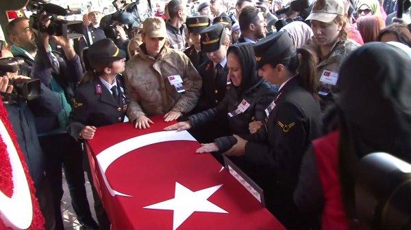 Bomba imha uzmanı şehit Esra Çevik'e veda