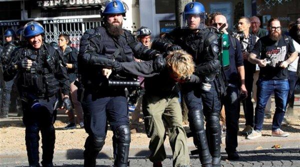 Fransa'da Macron karşıtları sokağa döküldü