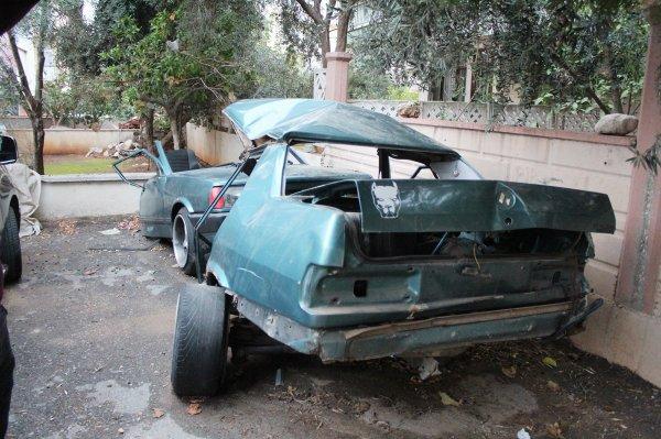 İkiye bölünen araçtan yürüyerek çıktı