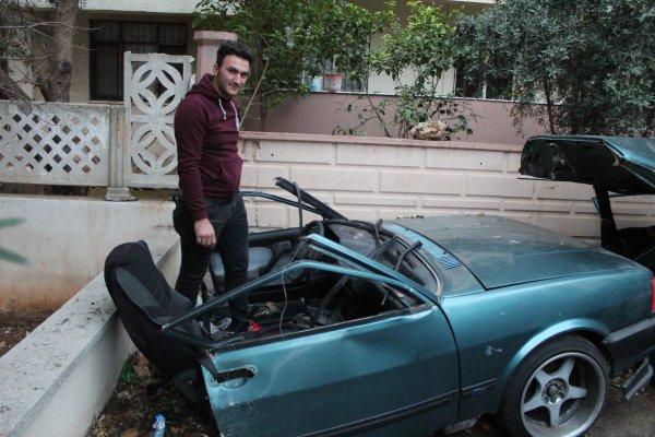 İkiye bölünen araçtan yürüyerek çıktı