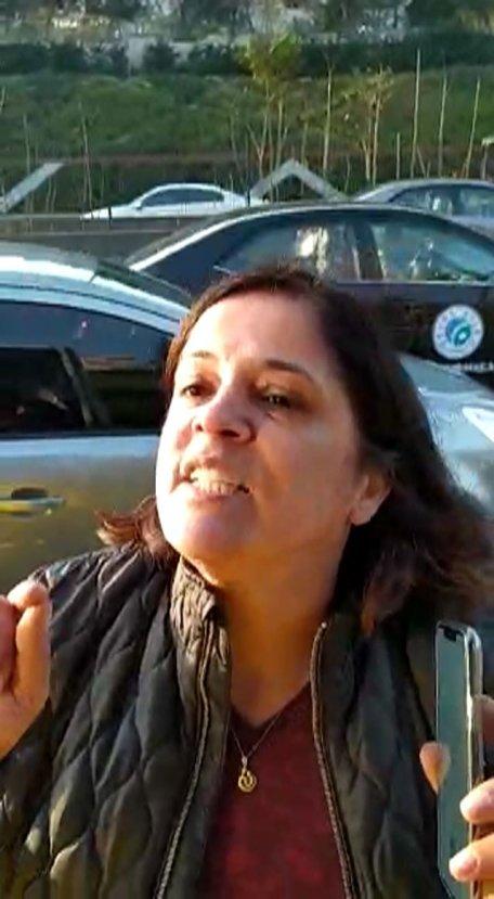 Otobüsün önünü kesti, yolu trafiğe kapattı