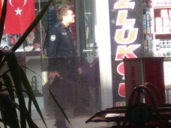 Elinde tüfek ve benzin bidonuyla dükkan bastı