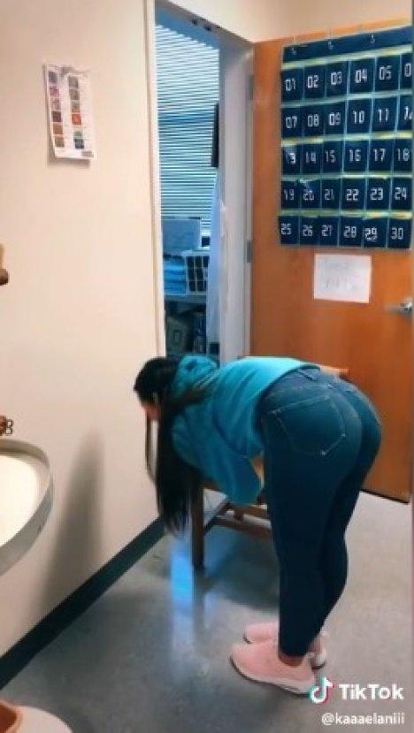 Sandalye ile erkeklerin yapamadığı akım