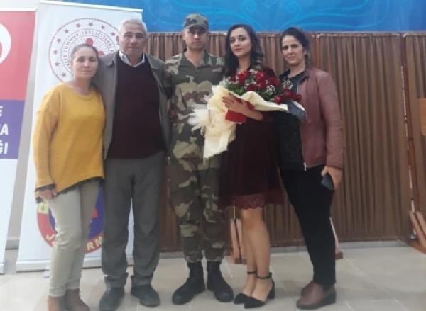 Bedelli asker yemin töreninde sürpriz yaptı