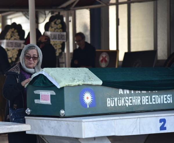 Kontrolü kaybeden sürücünün kazası kamerada