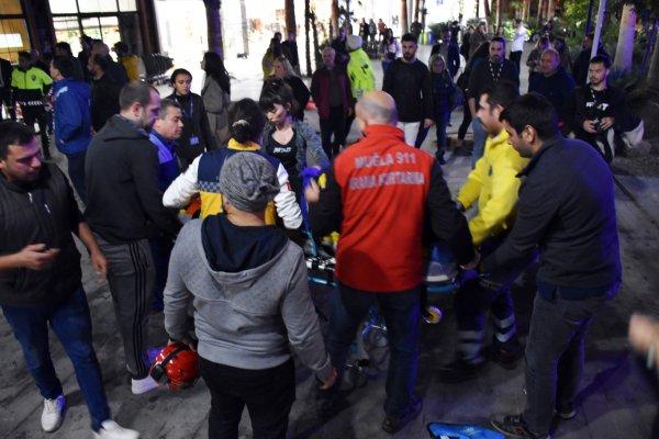 Muğla'da dengesini kaybeden vinç sepeti 60 metreden düştü