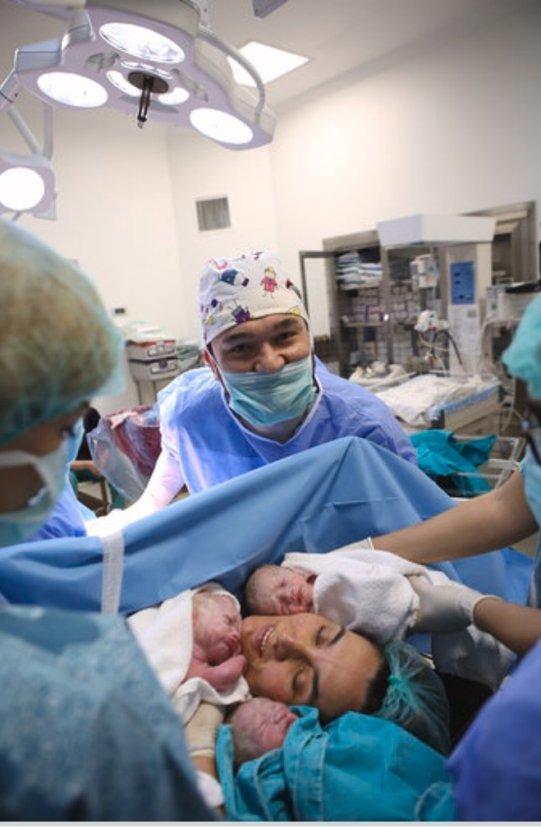 50 yaşındaki doktorun üçüzleri oldu