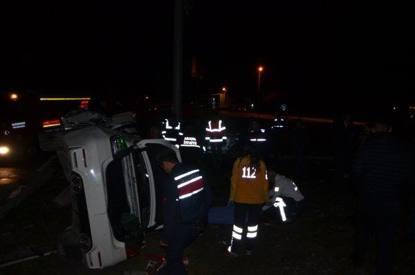 Adana'da iki otomobil kavşakta çarpıştı