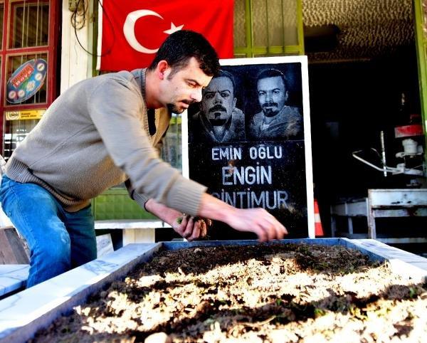 Rüyasında öldüğünü gören adam kendi mezarını yaptırdı