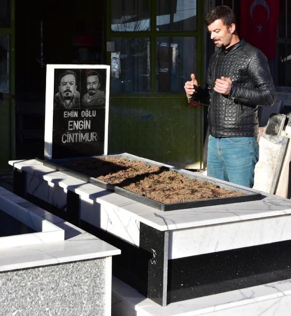 Rüyasında öldüğünü gören adam kendi mezarını yaptırdı