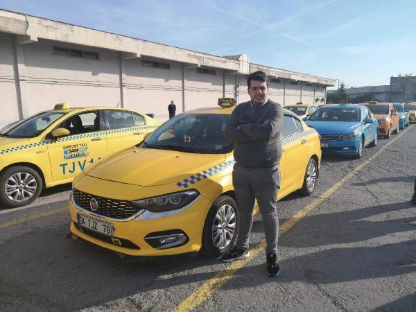 Taksisinde unutulan parayı yolcuya geri götürdü