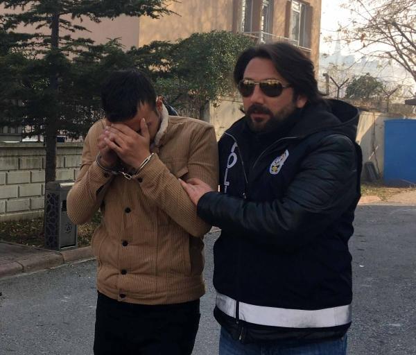 Çaldığı çelik kasayı ayağına deviren hırsız