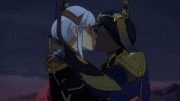 Netflix, madde bağımlısı gay lezbiyen ilişkili bir dünya hayalinde