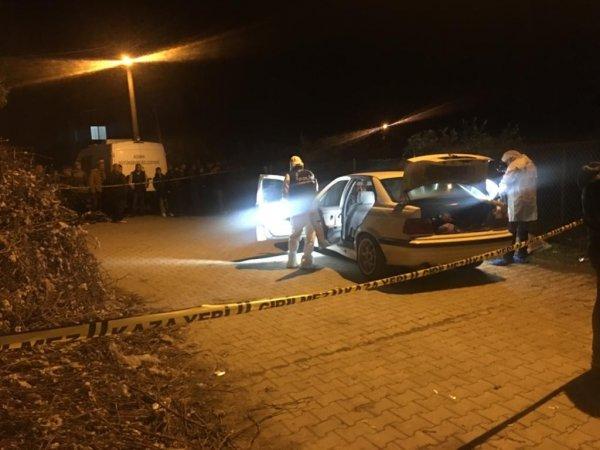 Adana'da seyir halindeki araca silahlı saldırı: 2 ölü