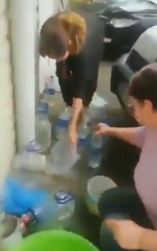 Çatıdan akan suyu kullanmaya çalışan İzmirli