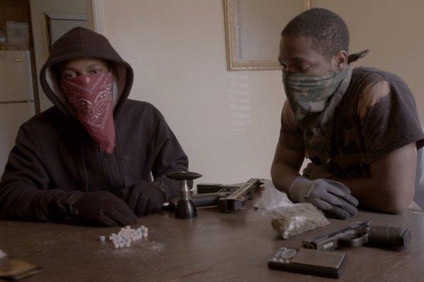 Netflix'in uyuşturucu ve LGBT mesajı verdiği yapımlar