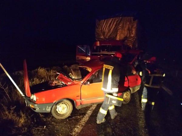 Çorum'da kamyon ile çarpışan otomobildeki 2 kişi öldü