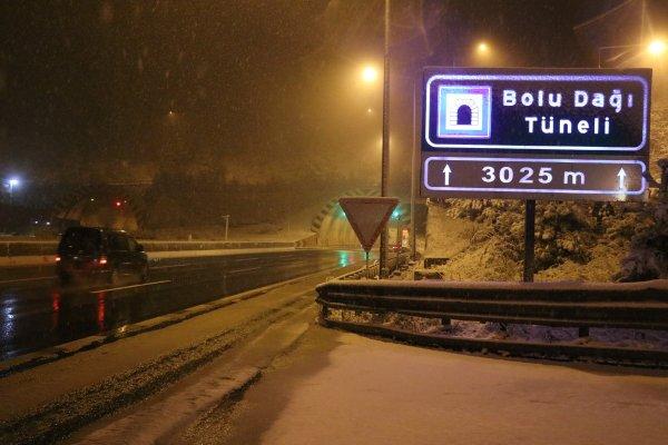 Bolu Dağı'nda kar yağışı etkisini artırdı