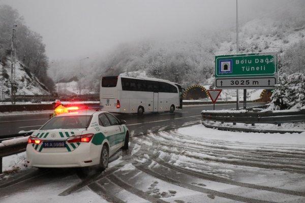 Bolu Dağı'nda kar yağışı etkisini artırdı