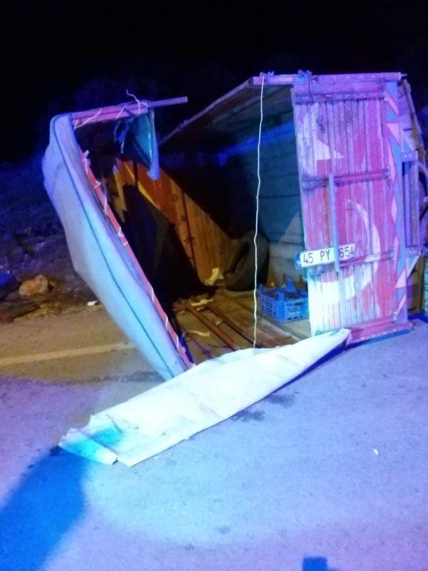 Çanakkale'de göçmenleri taşıyan kamyonet kaza yaptı